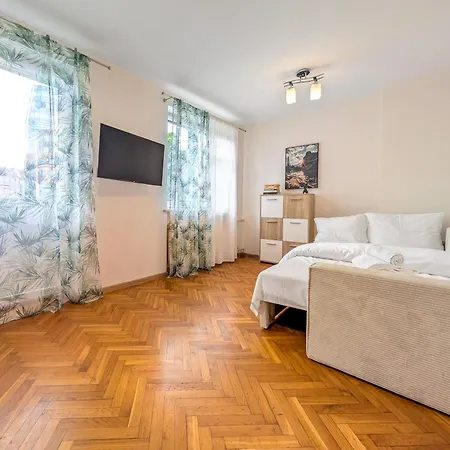 Rynek Living By Bookinghost